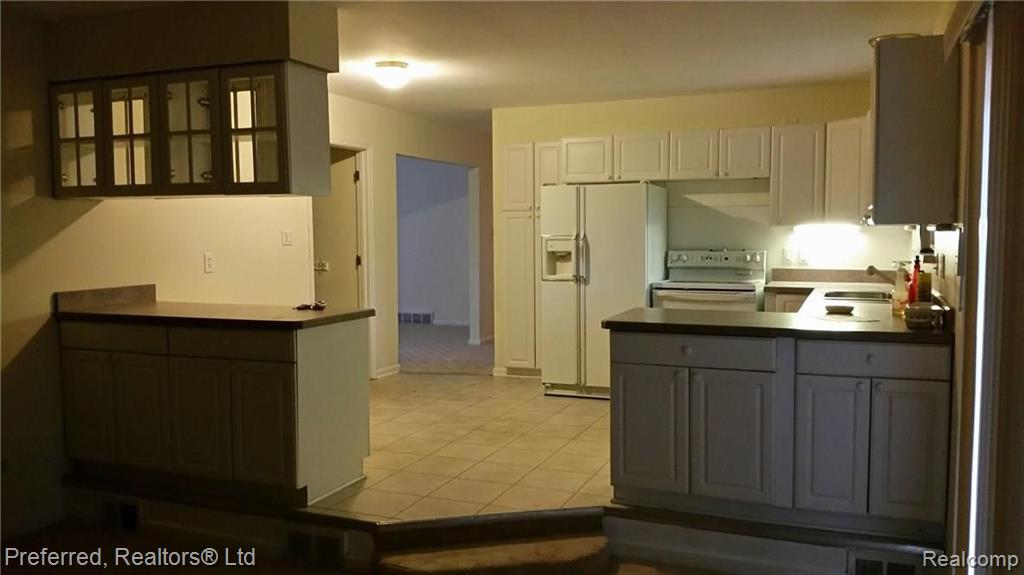 31869 West 13 Mile Road Farmington Hills, MI 48334 - Photo 9 of 12