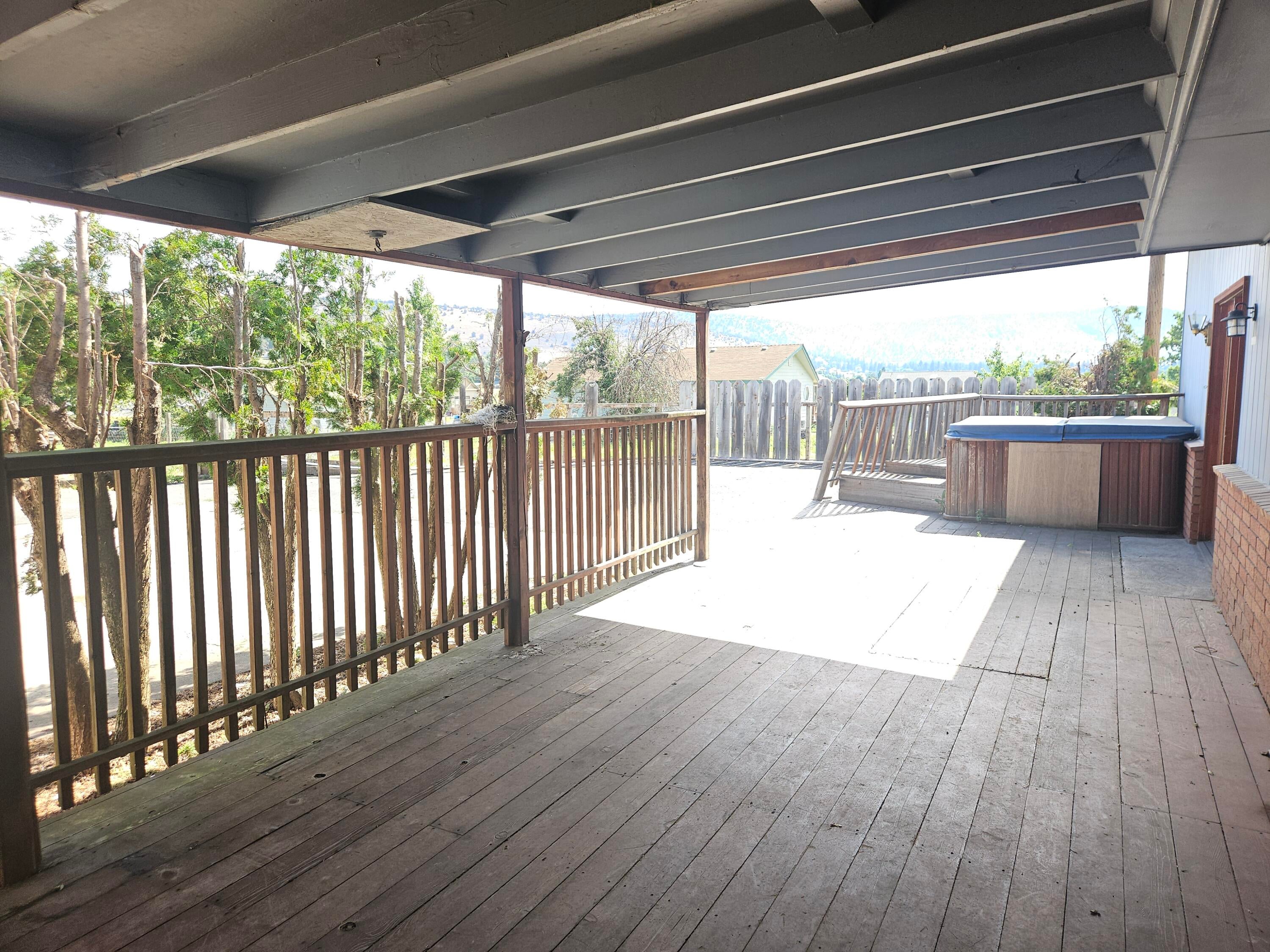 7649 Booth Road Klamath Falls, OR 97603 - Photo 19 of 21 18. Back deck
