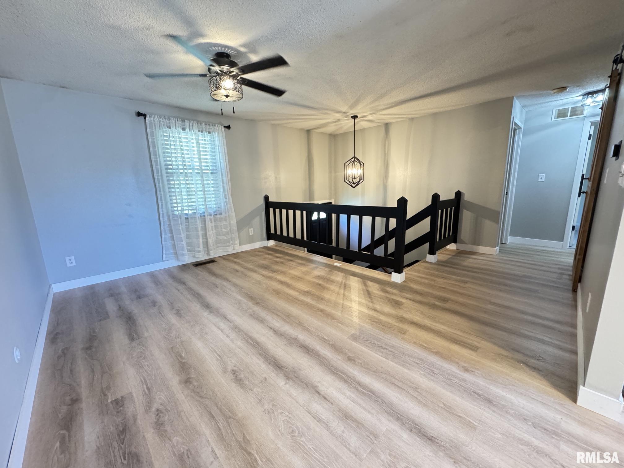 4441 West Castleton Road Peoria, IL 61615 - Photo 2 of 21