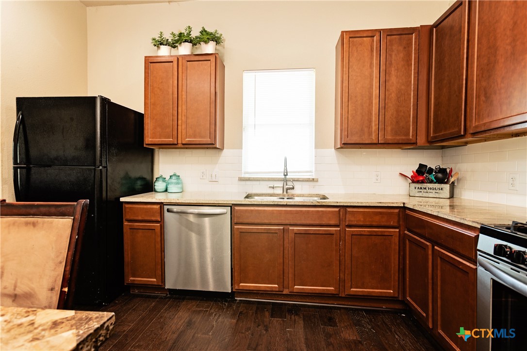 703 E Avenue North Temple, TX 76504 - Photo 5 of 33