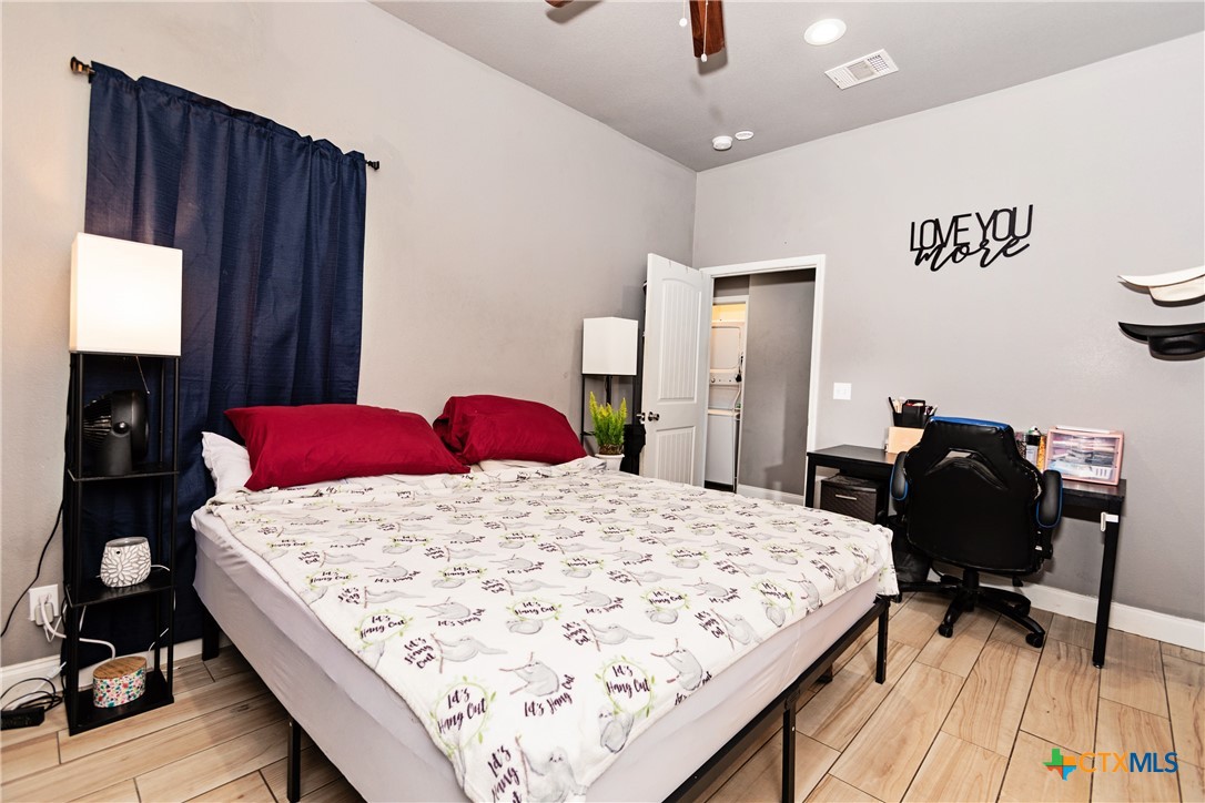 703 E Avenue North Temple, TX 76504 - Photo 7 of 33