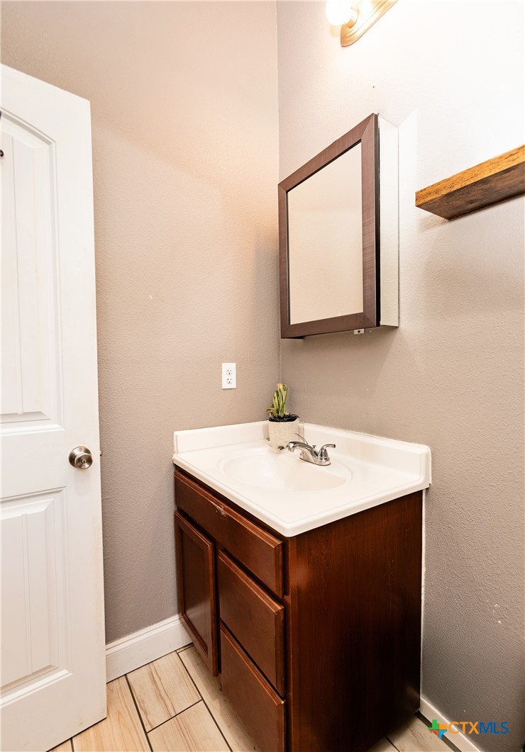 703 E Avenue North Temple, TX 76504 - Photo 10 of 33