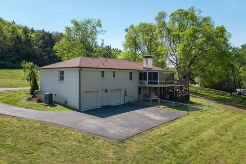 $950,000 | 2221 Castlewood Drive, Franklin, TN 37064