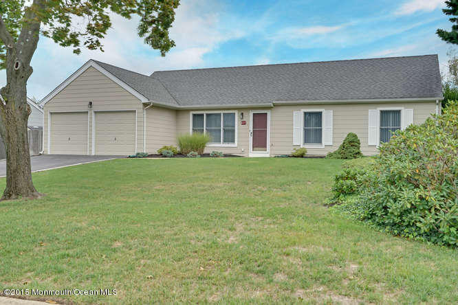 877 Devonshire Road Toms River, NJ 08753 - Photo 1 of 25 877 Devonshire Rd Toms River-small-002-3