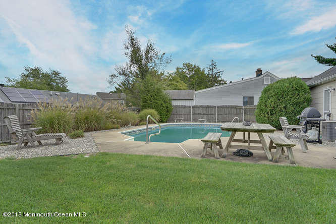 877 Devonshire Road Toms River, NJ 08753 - Photo 23 of 25 877 Devonshire Rd Toms River-small-029-2