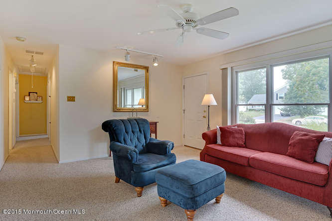 877 Devonshire Road Toms River, NJ 08753 - Photo 5 of 25 877 Devonshire Rd Toms River-small-007-9