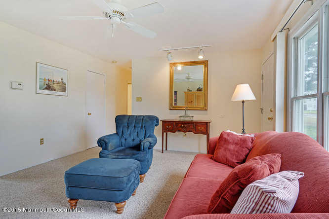 877 Devonshire Road Toms River, NJ 08753 - Photo 6 of 25 877 Devonshire Rd Toms River-small-009-1