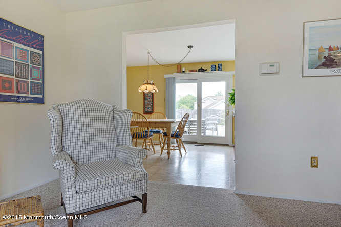 877 Devonshire Road Toms River, NJ 08753 - Photo 7 of 25 877 Devonshire Rd Toms River-small-010-6
