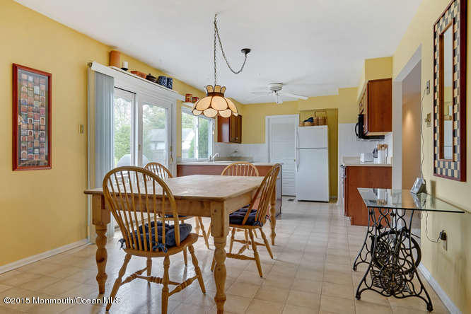 877 Devonshire Road Toms River, NJ 08753 - Photo 8 of 25 877 Devonshire Rd Toms River-small-011-2