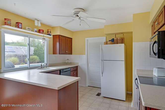 877 Devonshire Road Toms River, NJ 08753 - Photo 9 of 25 877 Devonshire Rd Toms River-small-013-8