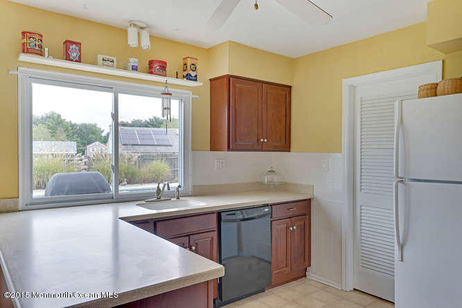 877 Devonshire Road Toms River, NJ 08753 - Photo 10 of 25 877 Devonshire Rd Toms River-small-015-1