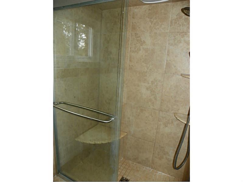 1207 Willowbrook Road New Castle, PA 16101 - Photo 11 of 19 Full Bath.