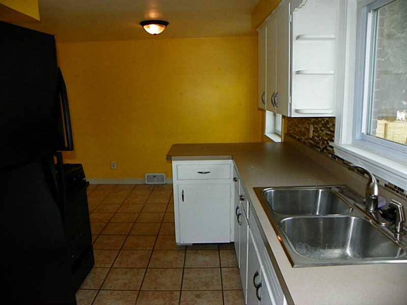 1207 Willowbrook Road New Castle, PA 16101 - Photo 5 of 19 Kitchen.