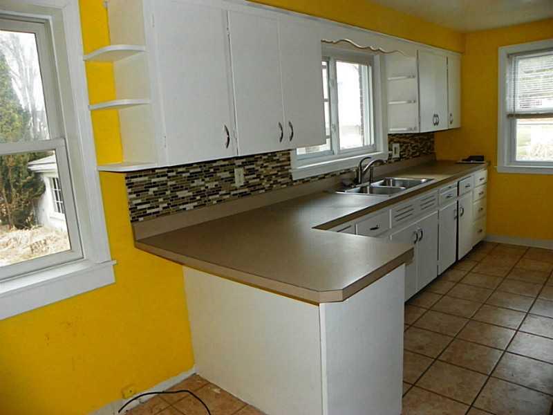 1207 Willowbrook Road New Castle, PA 16101 - Photo 6 of 19 Kitchen.