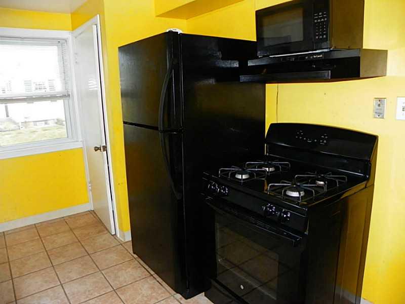 1207 Willowbrook Road New Castle, PA 16101 - Photo 7 of 19 Kitchen.