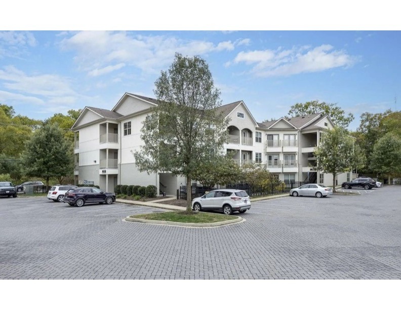 414 Rosedale Avenue, Unit 301 Nashville, TN 37211 - Photo 19 of 21 a car parked in front of a white house