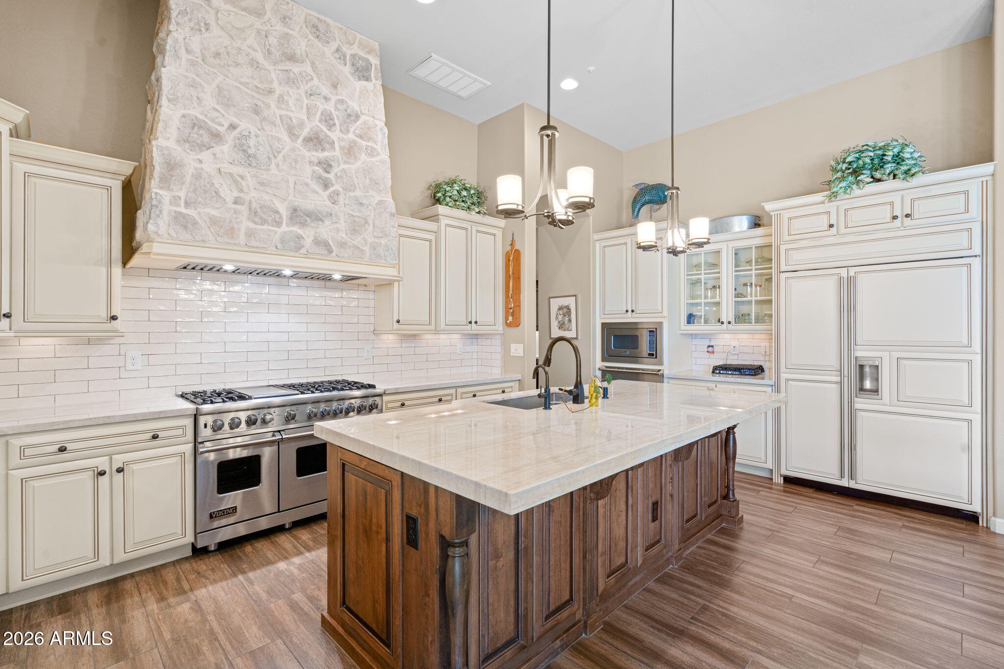 2471 East Robin Court Gilbert, AZ 85296 - Photo 11 of 54 Kitchen