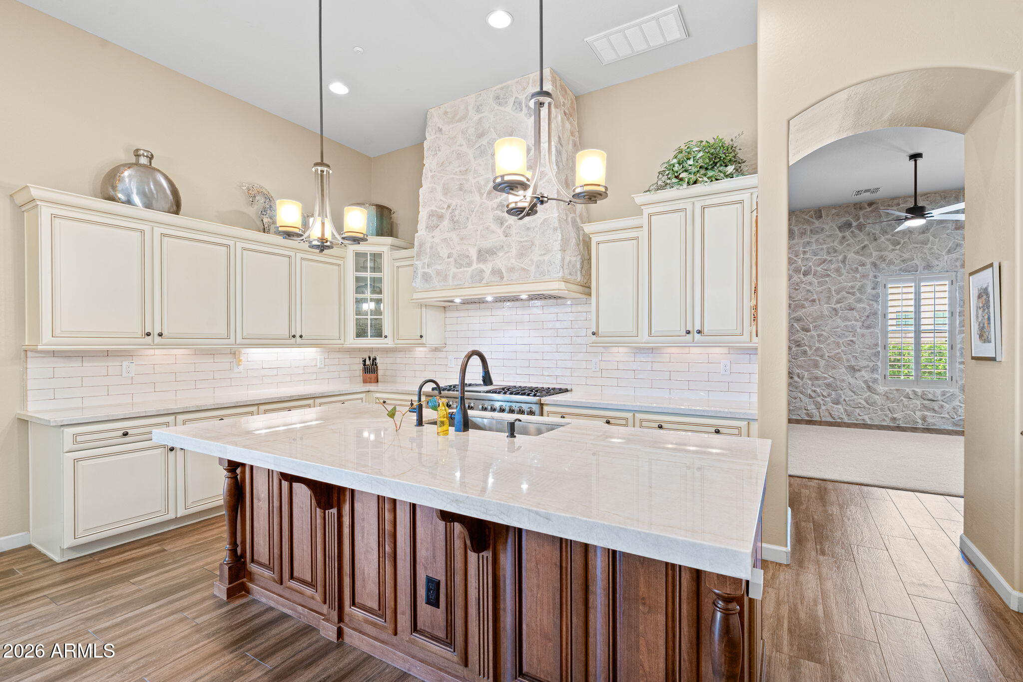 2471 East Robin Court Gilbert, AZ 85296 - Photo 12 of 54 Kitchen