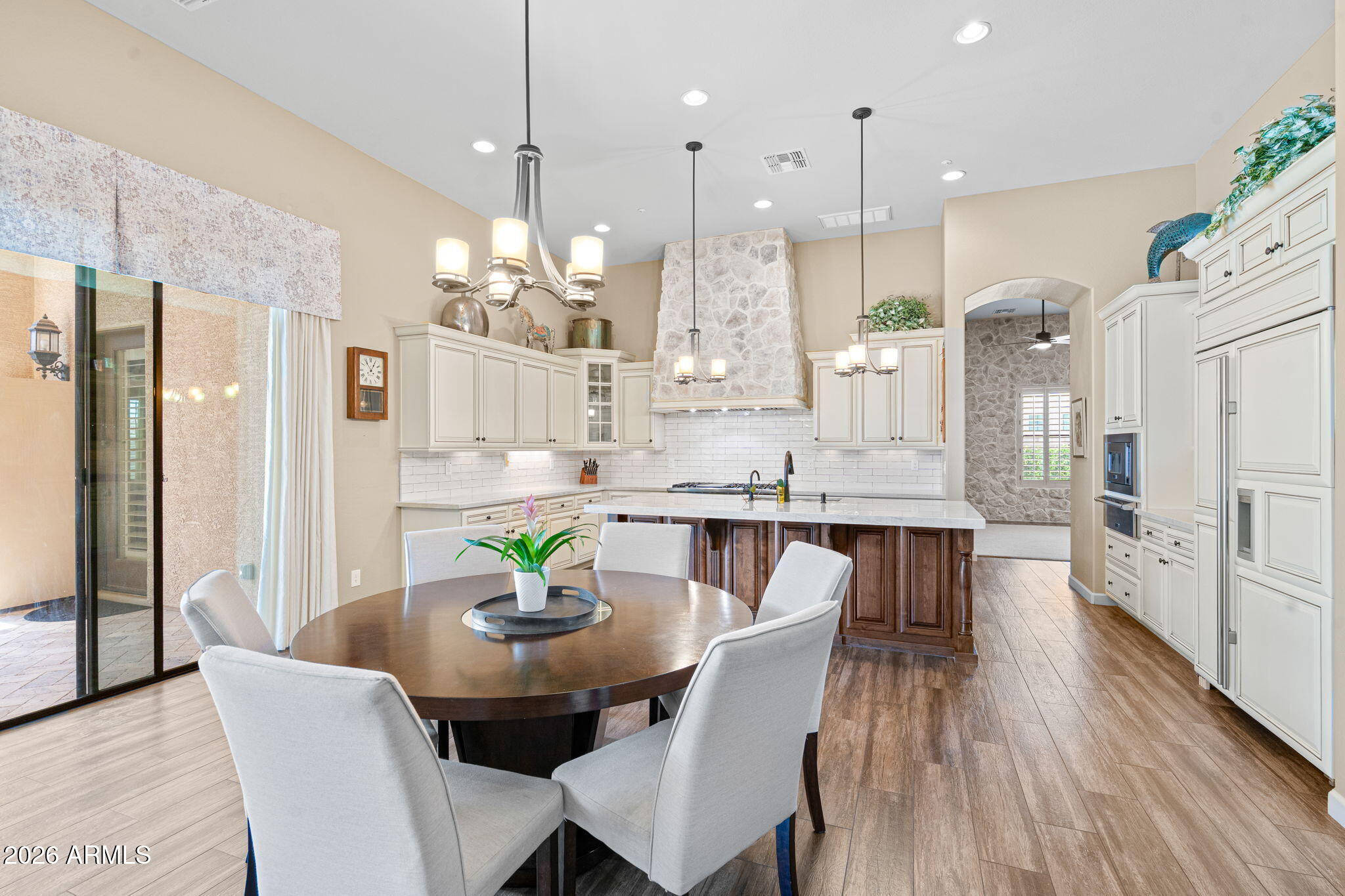 2471 East Robin Court Gilbert, AZ 85296 - Photo 17 of 54 Nook & Kitchen