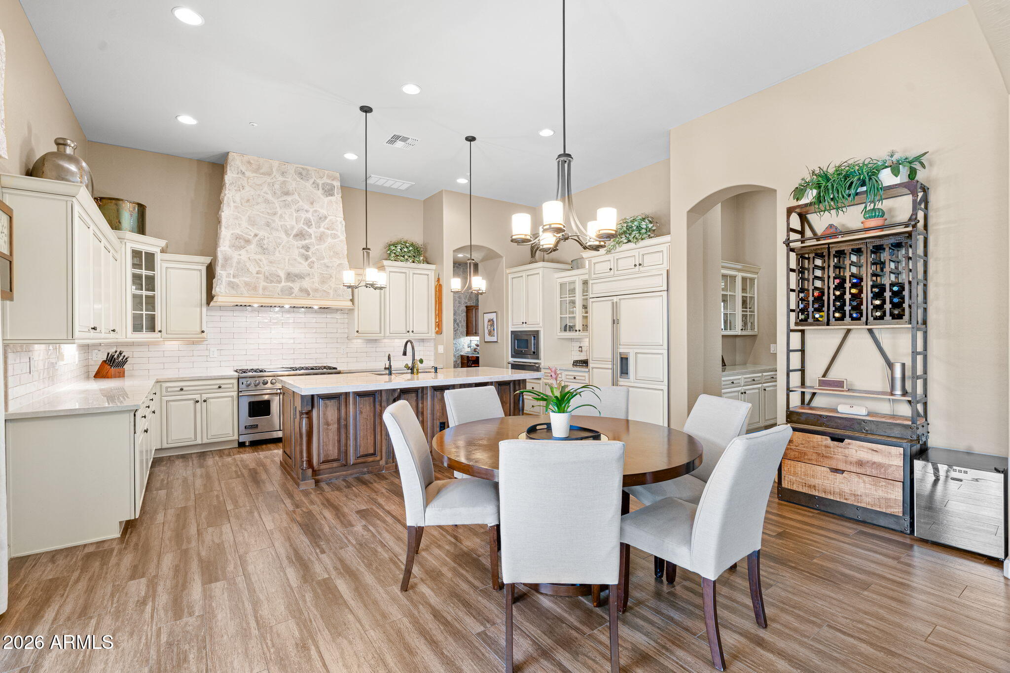 2471 East Robin Court Gilbert, AZ 85296 - Photo 18 of 54 Nook & Kitchen