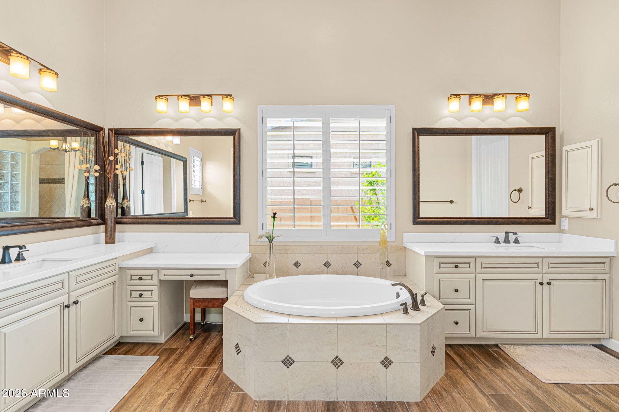2471 East Robin Court Gilbert, AZ 85296 - Photo 24 of 54 Primary Bath