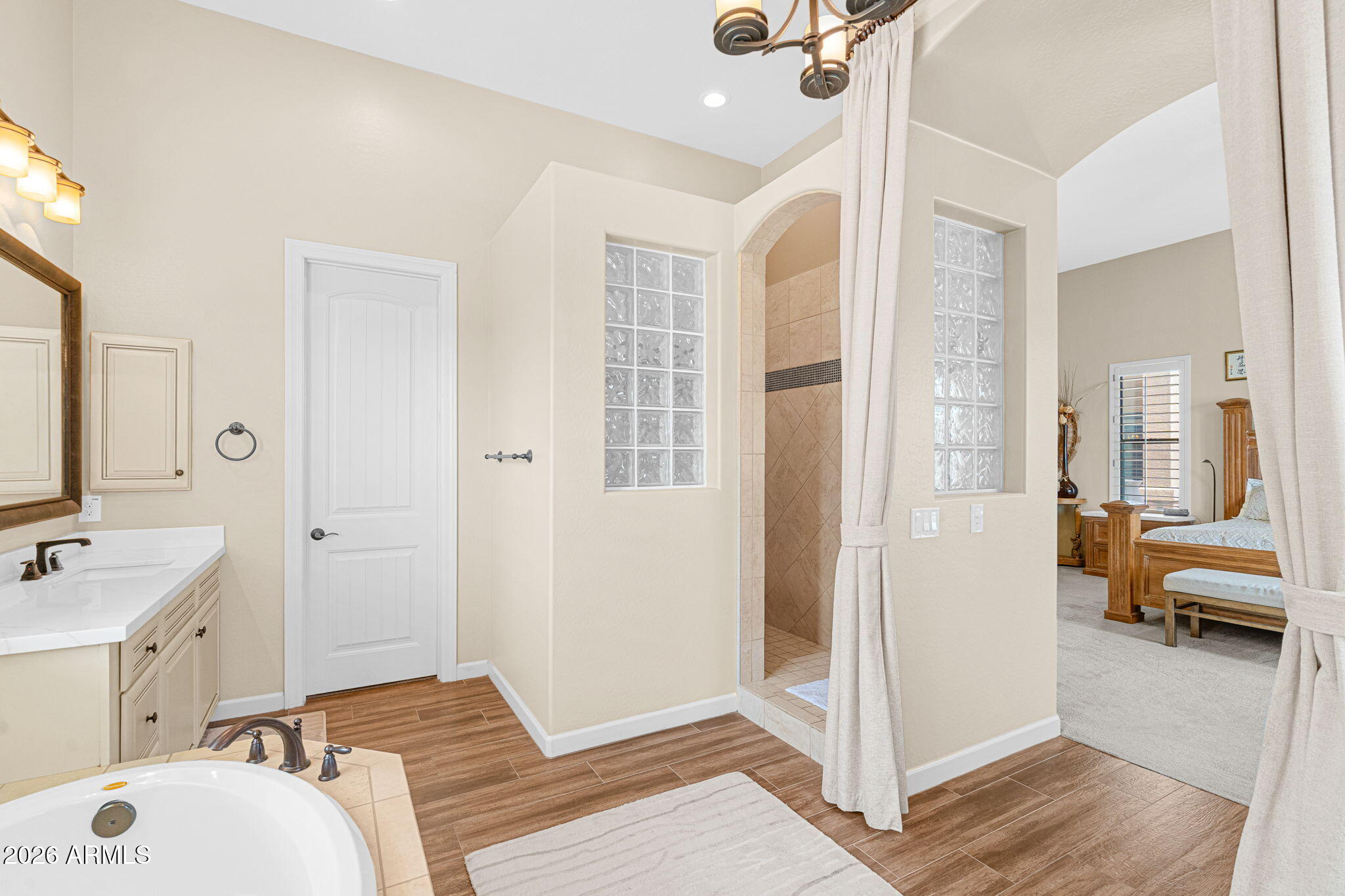 2471 East Robin Court Gilbert, AZ 85296 - Photo 27 of 54 Primary Bath