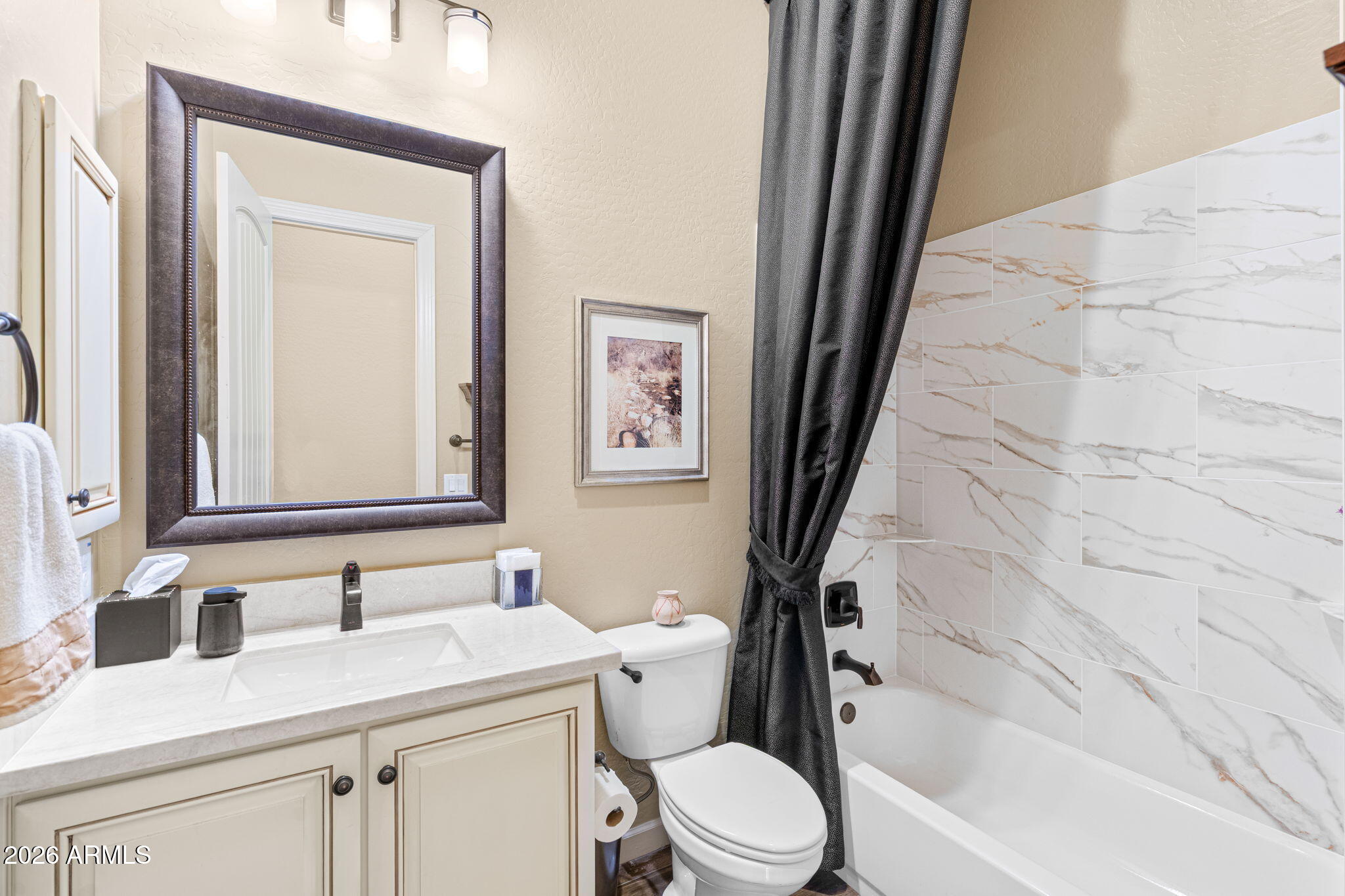 2471 East Robin Court Gilbert, AZ 85296 - Photo 28 of 54 Guest Bath- Hall