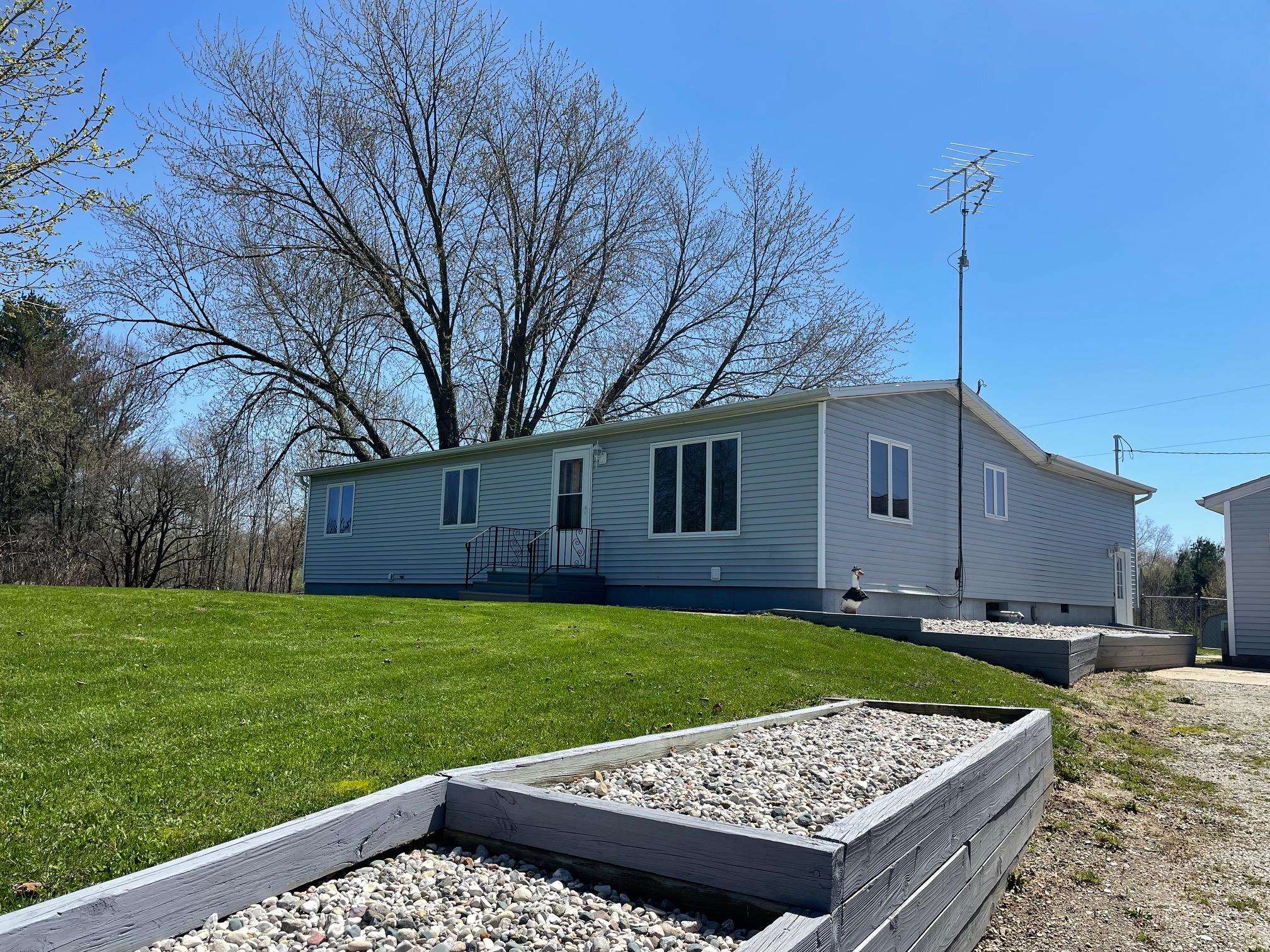 957 West Adams Road St. Louis, MI 48880 - Photo 1 of 20 1899432.JPG
