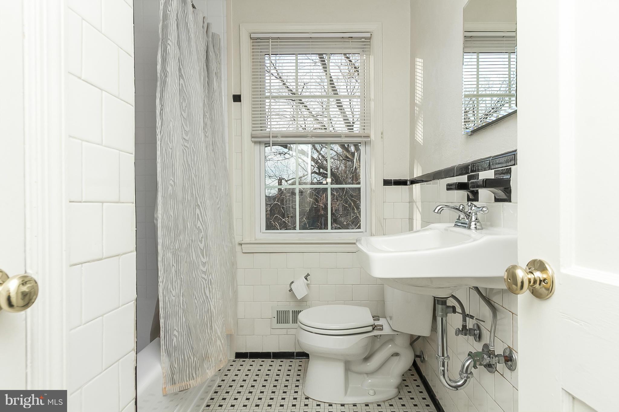 139 Stanmore Road Baltimore, MD 21212 - Photo 12 of 25 Bath