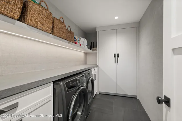 a view of outdoor space with city view