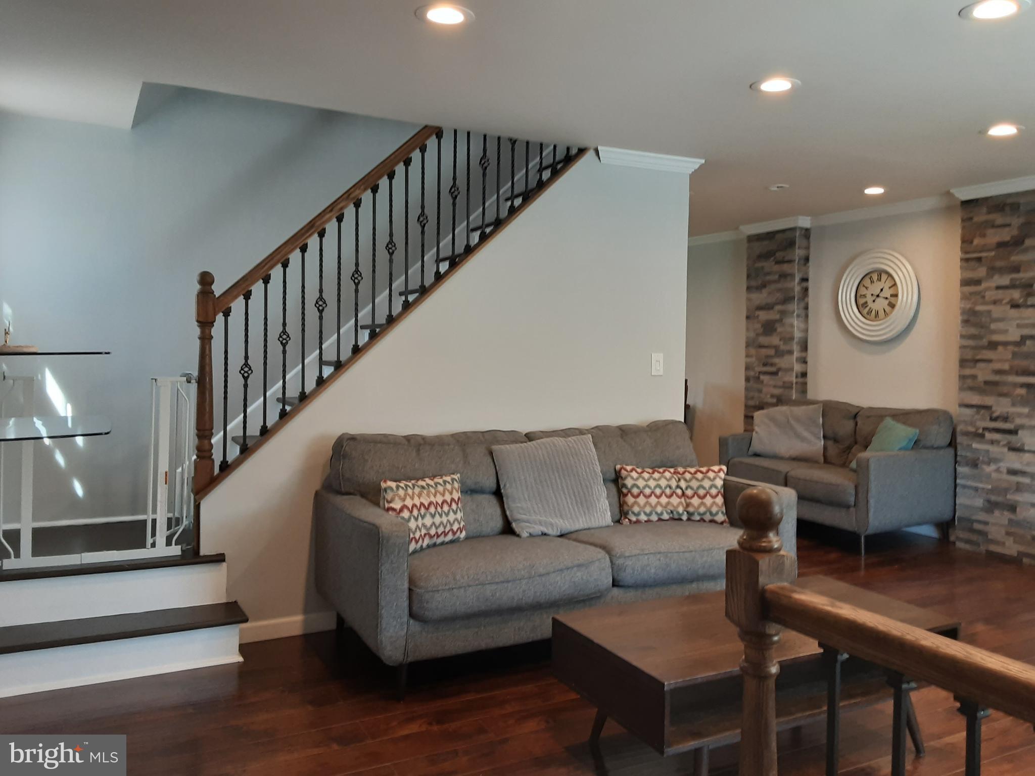 3530 Teton Road Philadelphia, PA 19154 - Photo 8 of 27 Living room