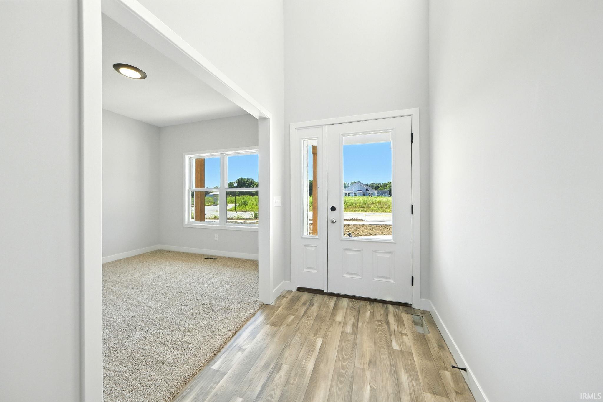 1552 Farm View Huntertown, IN 46748 - Photo 3 of 35