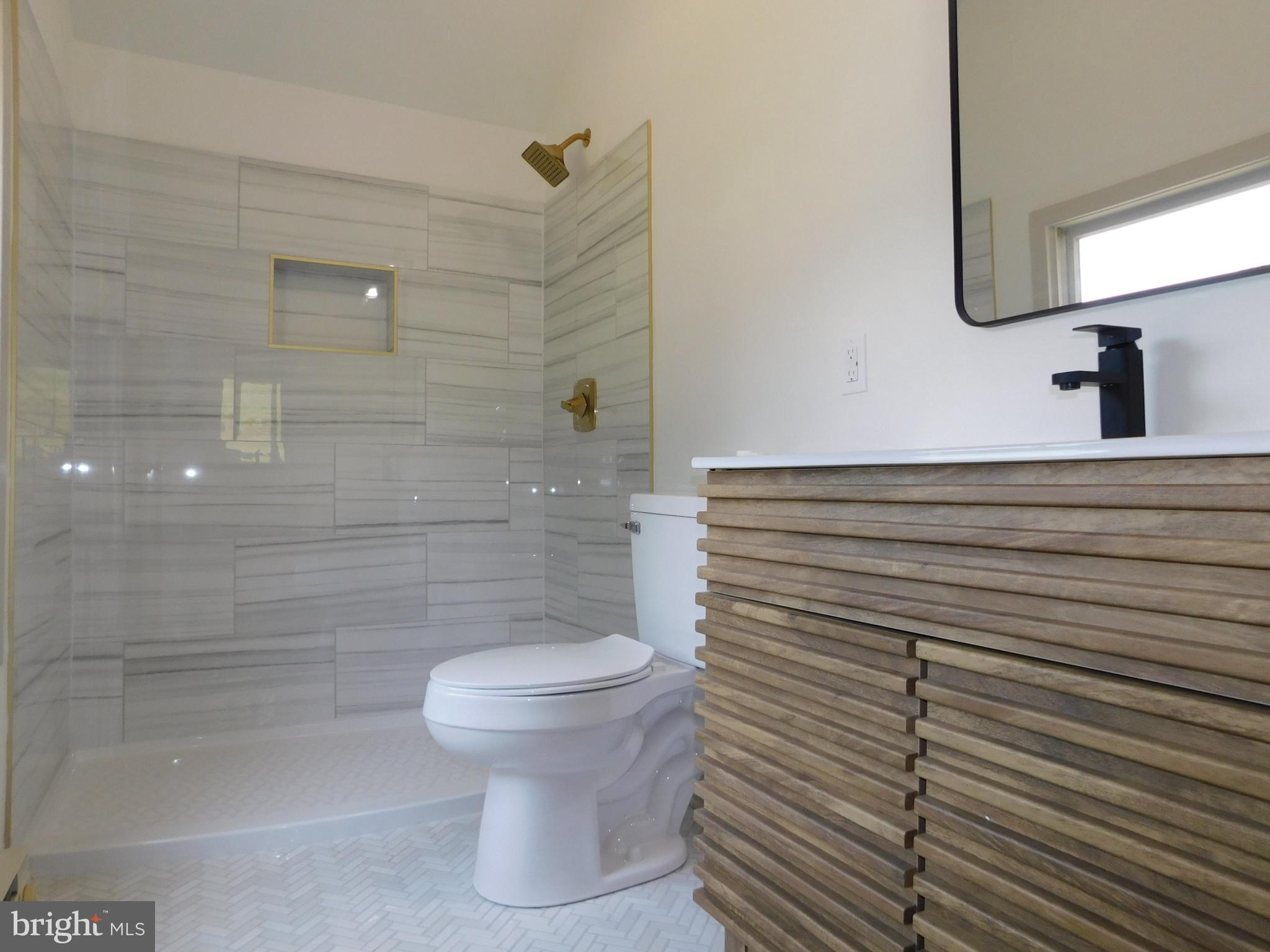 15165 Charmian Road Blue Ridge Summit, PA 17214 - Photo 10 of 21 Primary bathroom