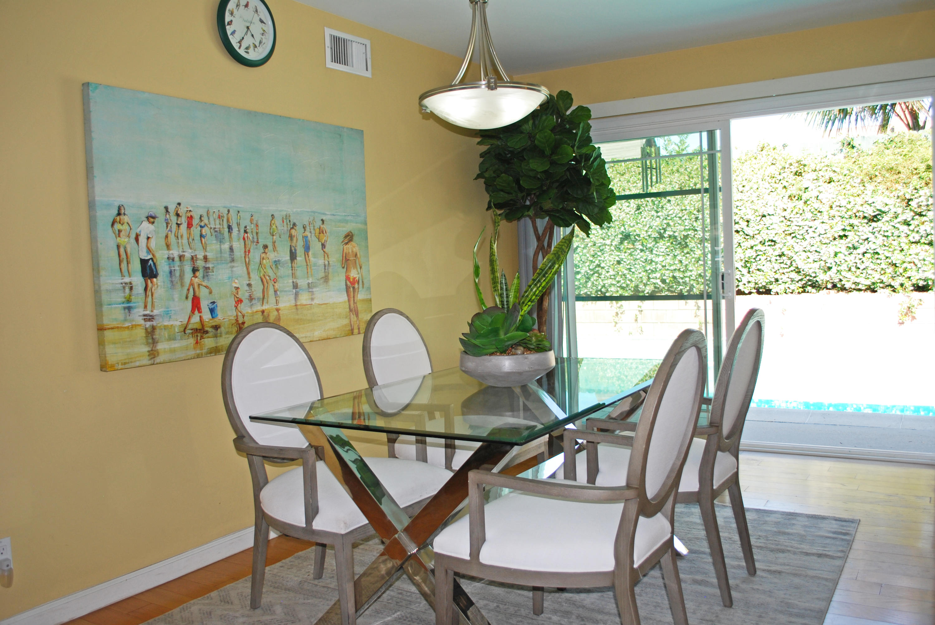 1330 La Manida Street Carpinteria, CA 93013 - Photo 3 of 10 1330 La Manida Dinning Room