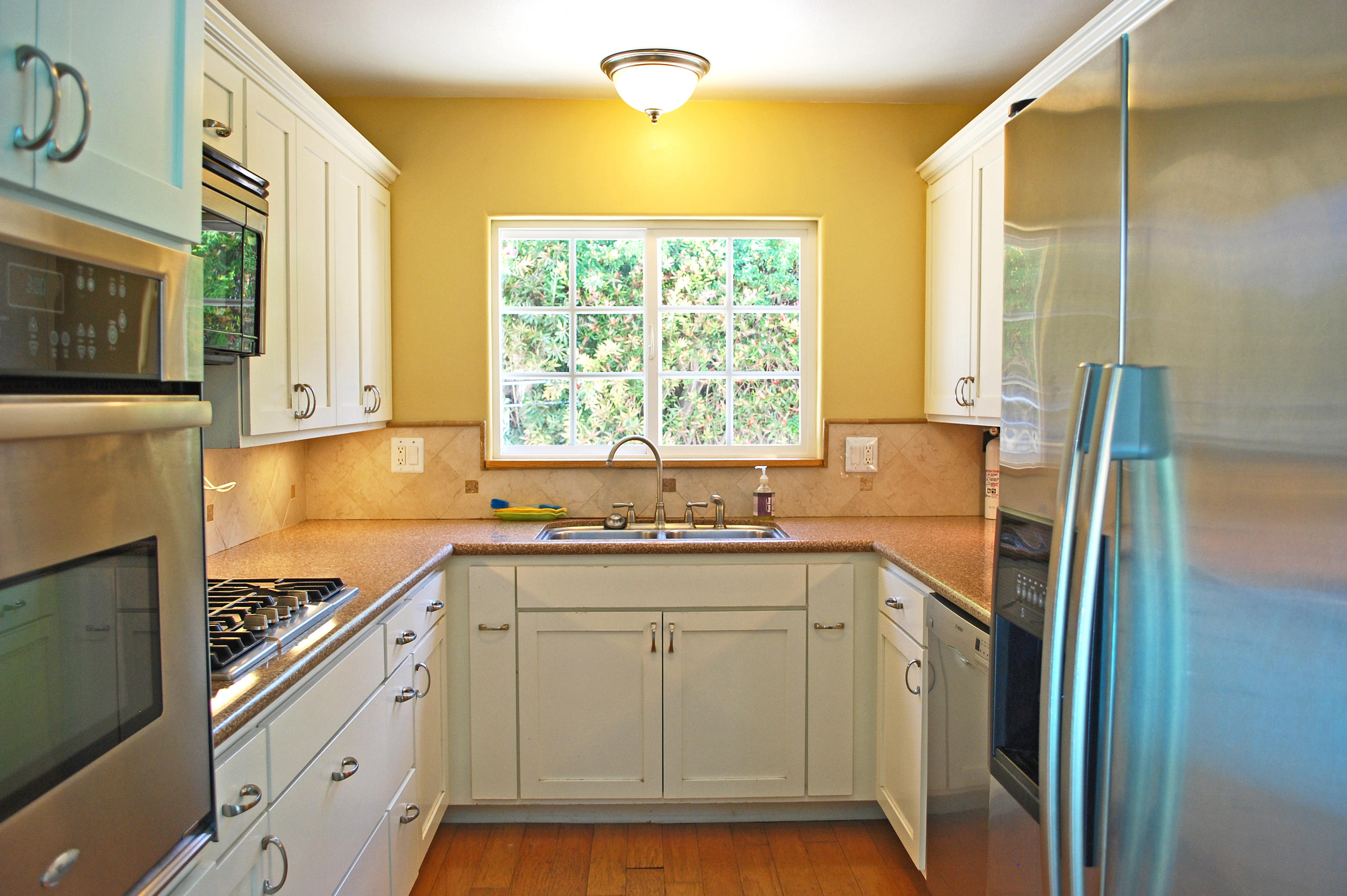 1330 La Manida Street Carpinteria, CA 93013 - Photo 4 of 10 1330 La Manida Kitchen