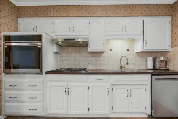 $365,000 | 8709 Antioch Road, Overland Park, KS 66212