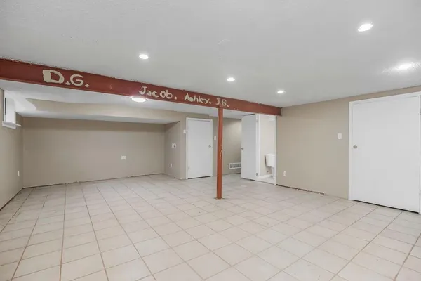 $365,000 | 8709 Antioch Road, Overland Park, KS 66212