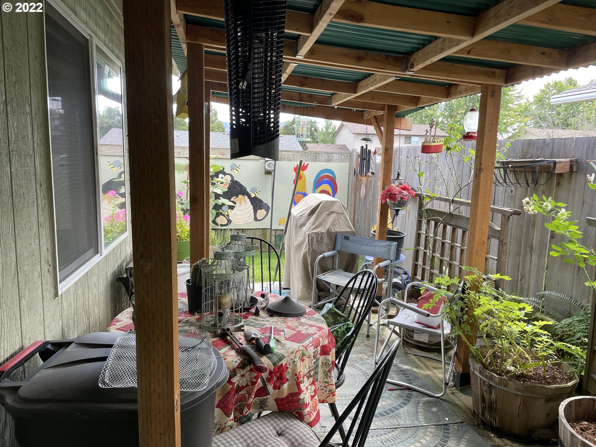 246 South 42nd Street Springfield, OR 97478 - Photo 6 of 9 a outdoor living space with patio furniture