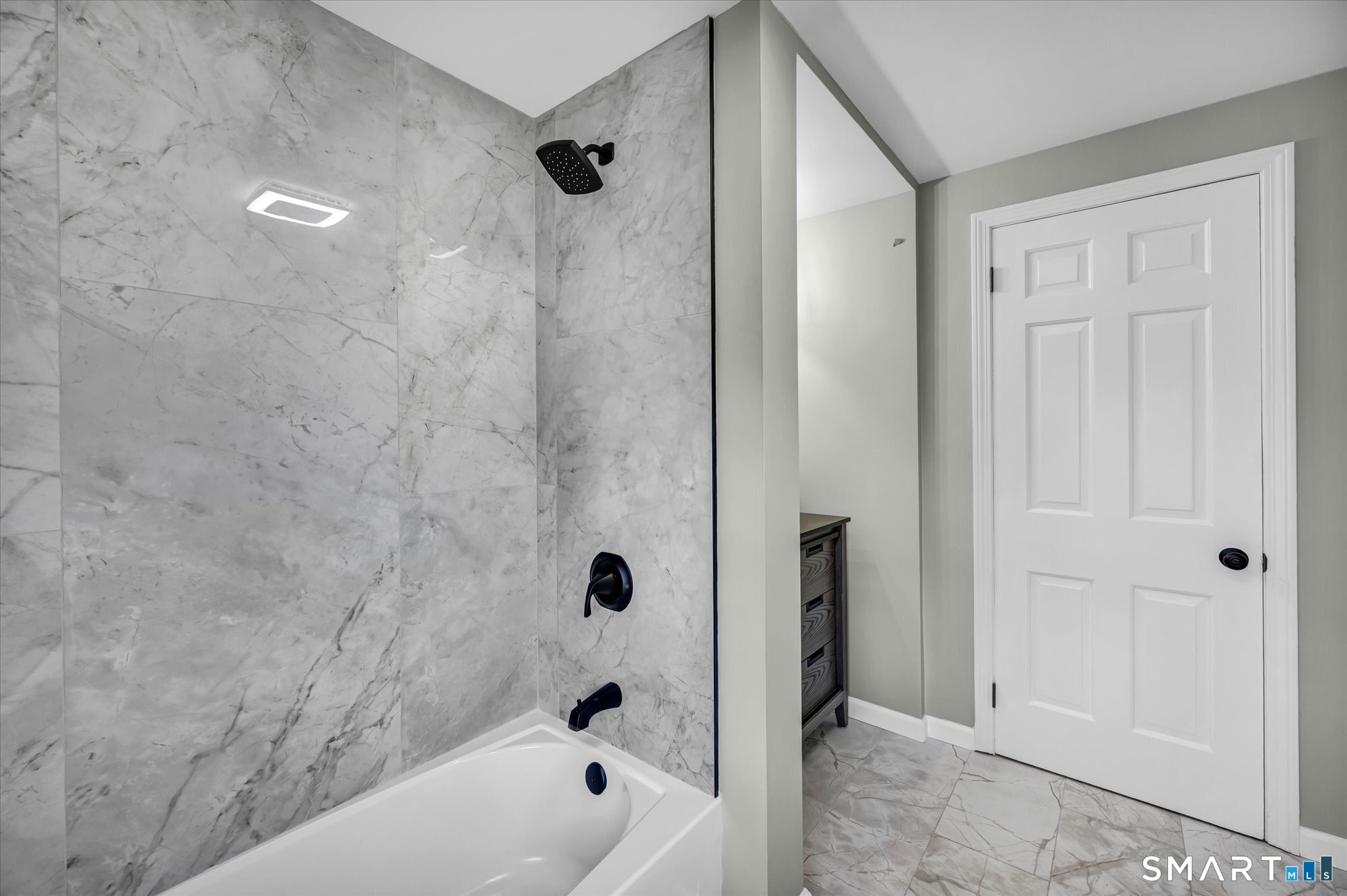 84 Raffia Road Enfield, CT 06082 - Photo 9 of 34 a bathroom with a bathtub