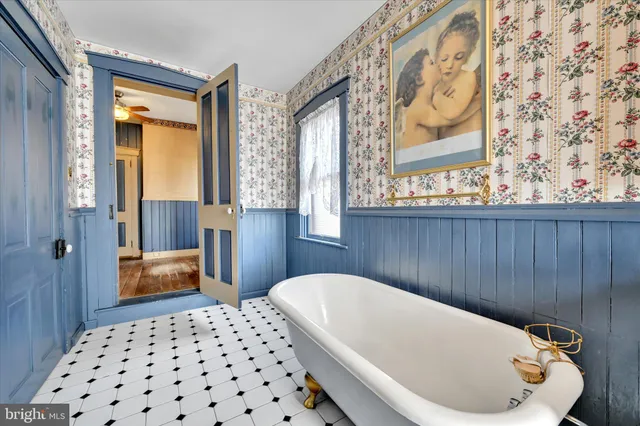 a en suite bathroom with a sink and a mirror