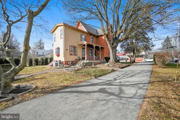 a view of house with outdoor seating