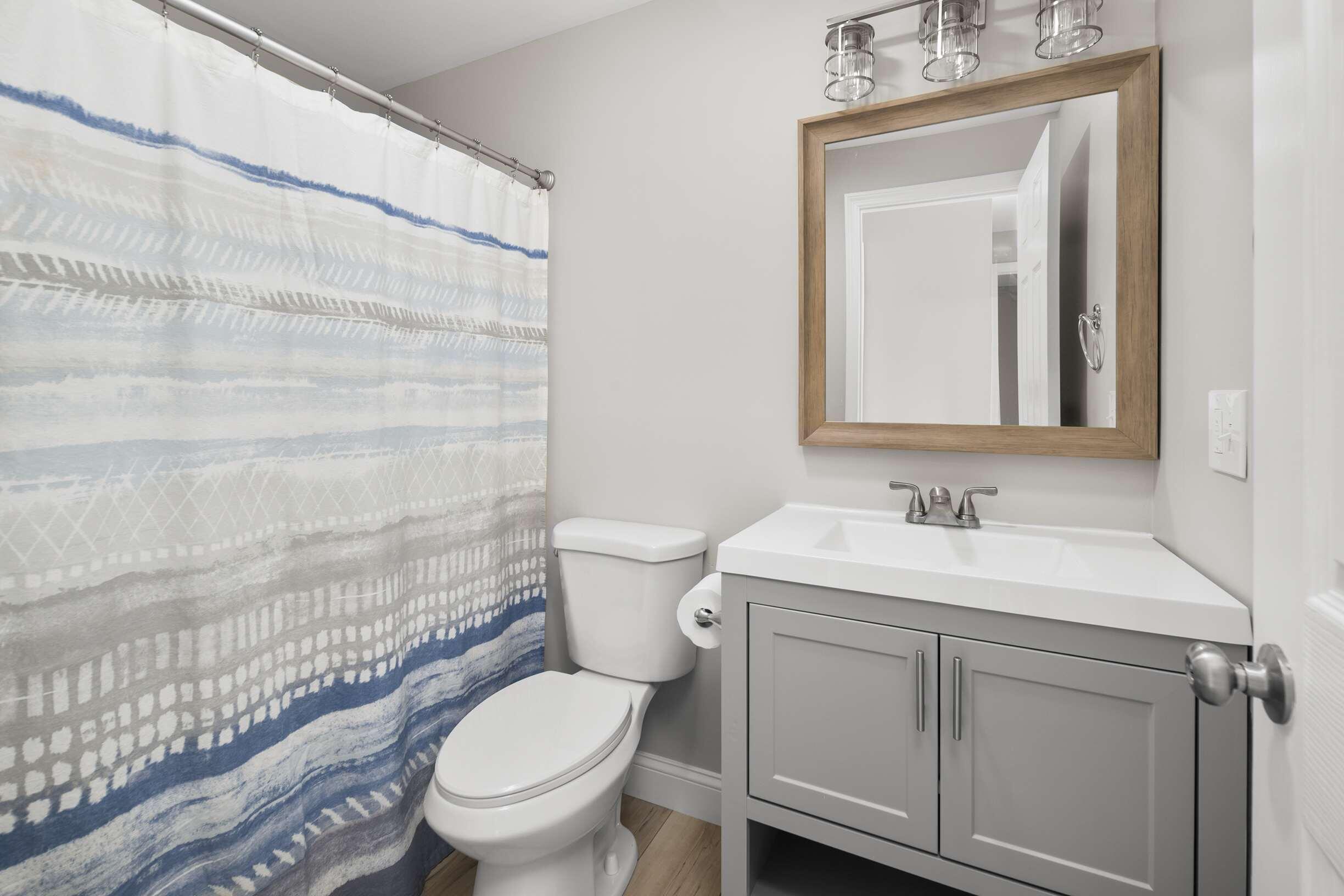 25 Farmgate Road, Unit 24 South Berwick, ME 03908 - Photo 11 of 18 Bathroom