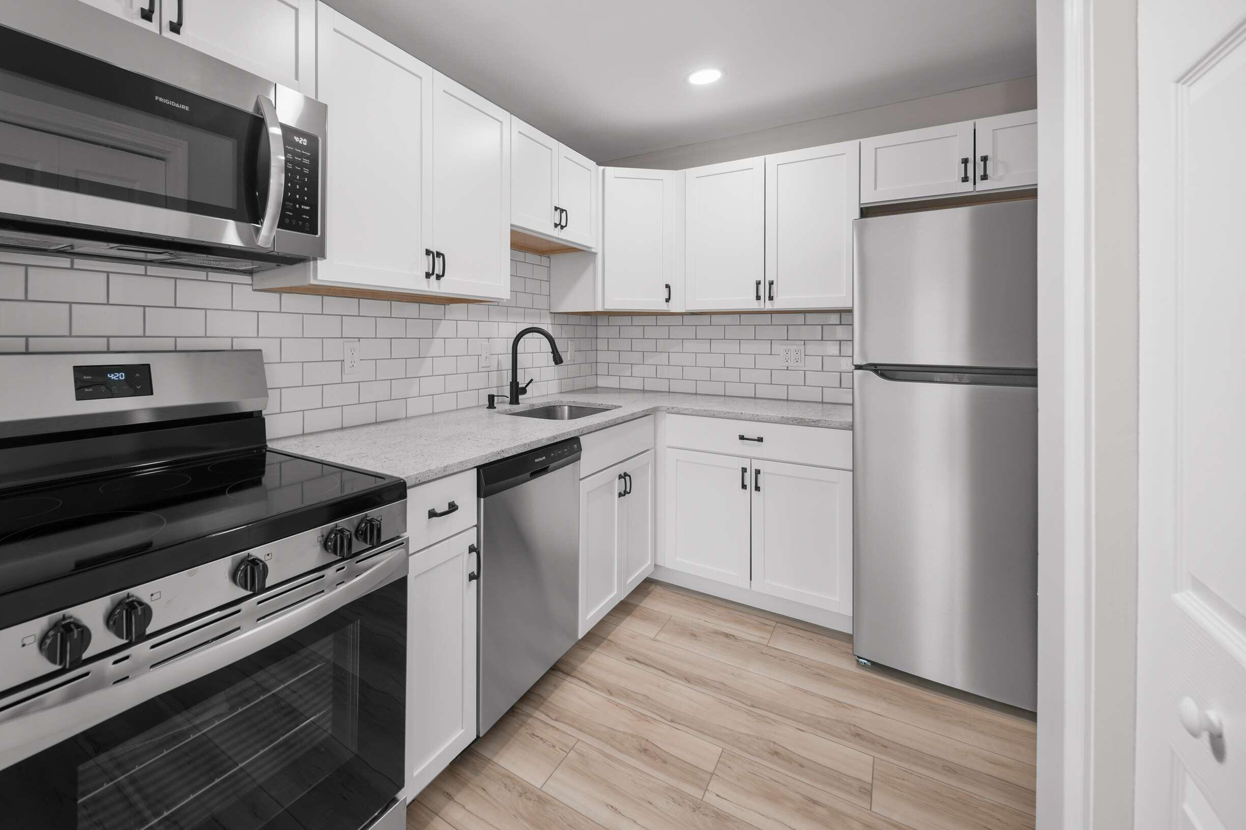 25 Farmgate Road, Unit 24 South Berwick, ME 03908 - Photo 2 of 18 Kitchen