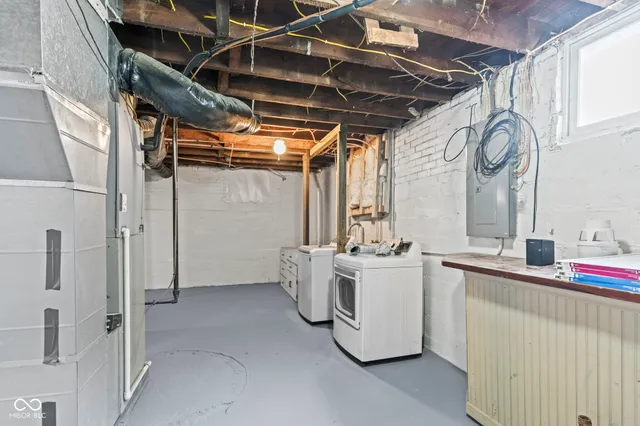 $299,900 | 2115 Irwin Drive, Columbus, IN 47201