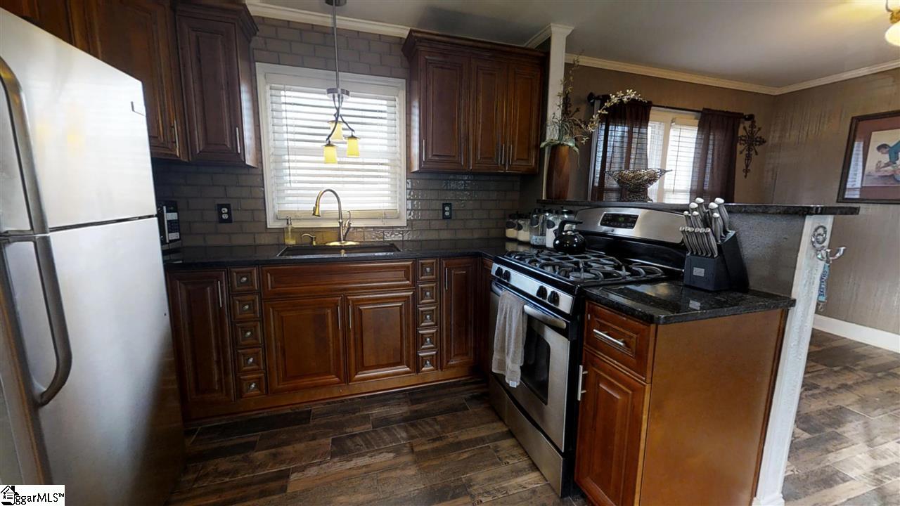 3011 Cambridge Road Anderson, SC 29625 - Photo 7 of 30