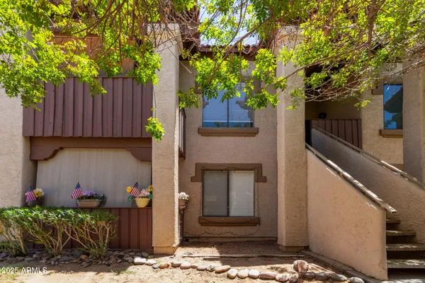 $239,999 | 3102 East Clarendon Avenue, Unit 209, Phoenix, AZ 85016