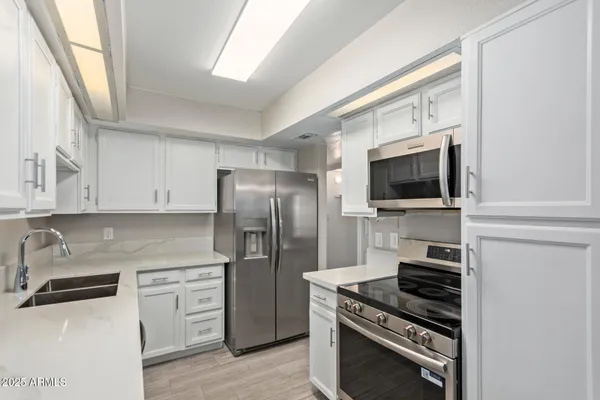 $239,999 | 3102 East Clarendon Avenue, Unit 209, Phoenix, AZ 85016