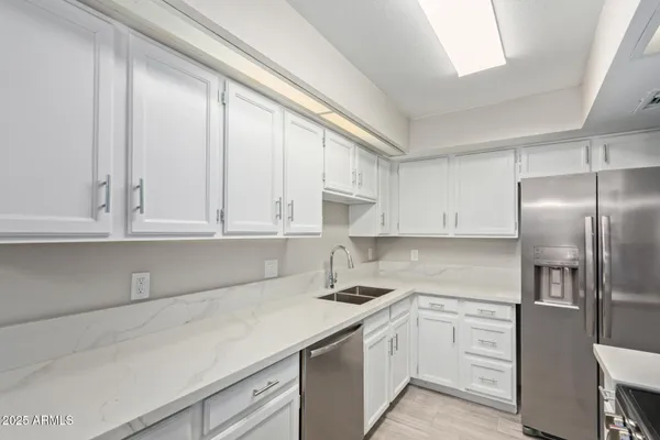 $239,999 | 3102 East Clarendon Avenue, Unit 209, Phoenix, AZ 85016