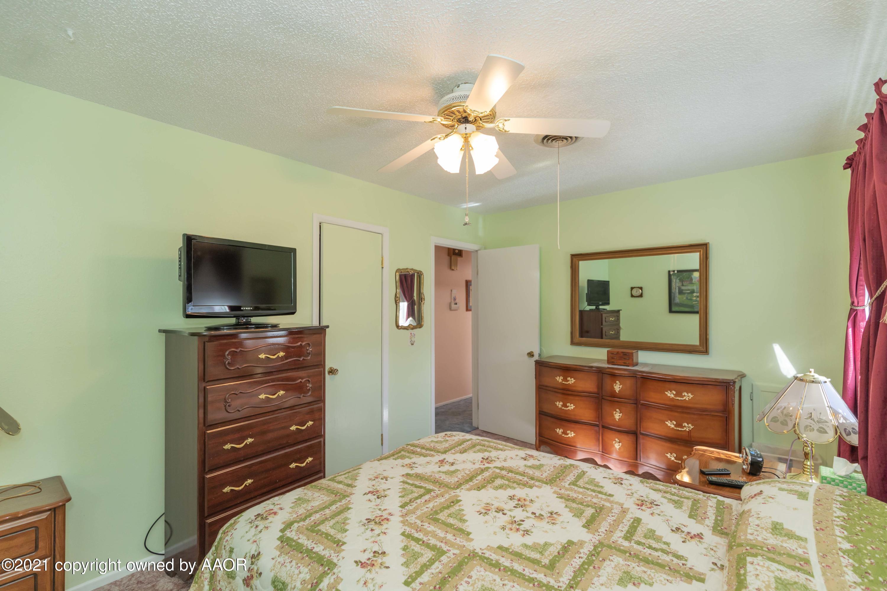 5104 McCarty Boulevard Amarillo, TX 79110 - Photo 21 of 35 a bedroom with a bed and a television