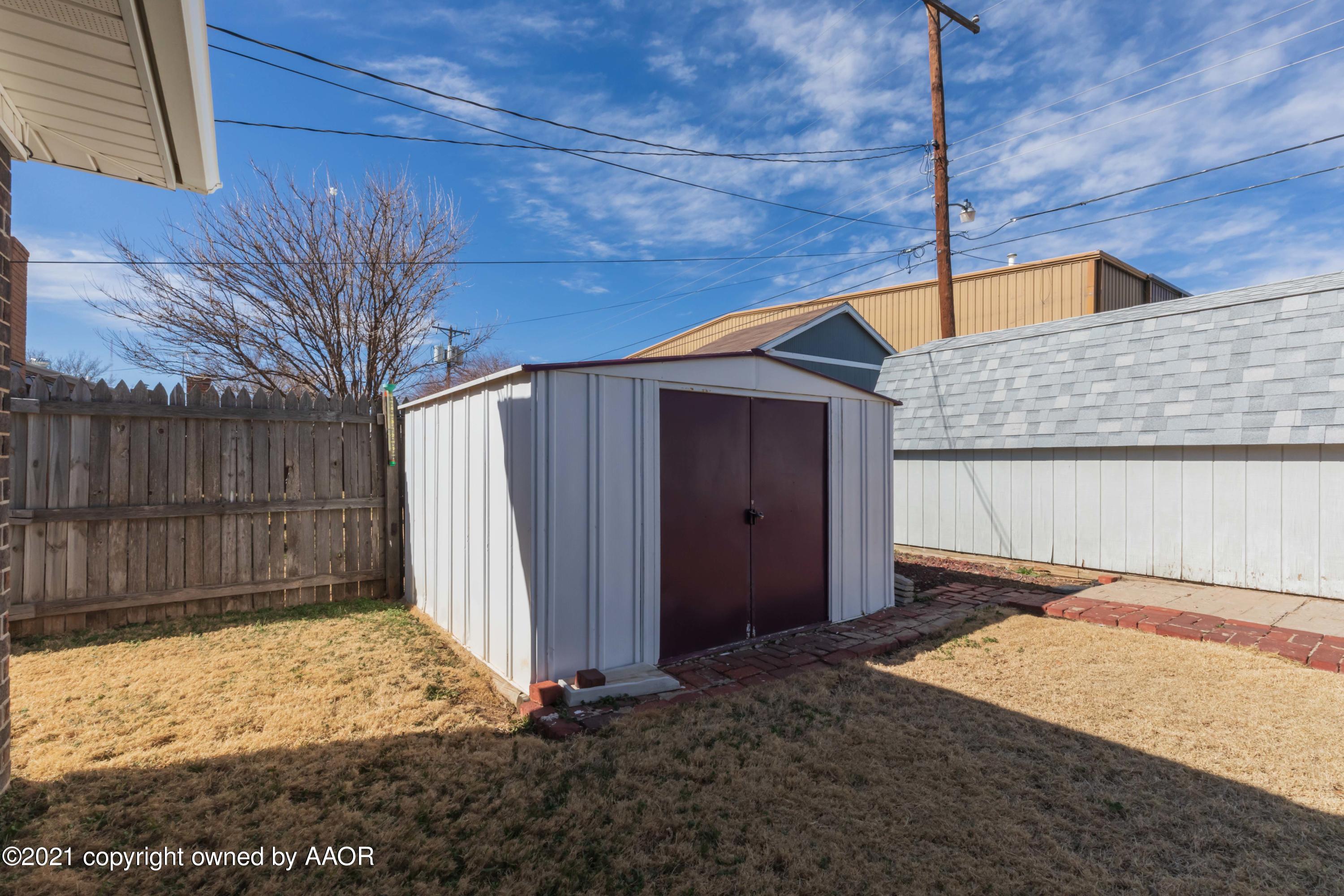 5104 McCarty Boulevard Amarillo, TX 79110 - Photo 31 of 35 a backyard of a house